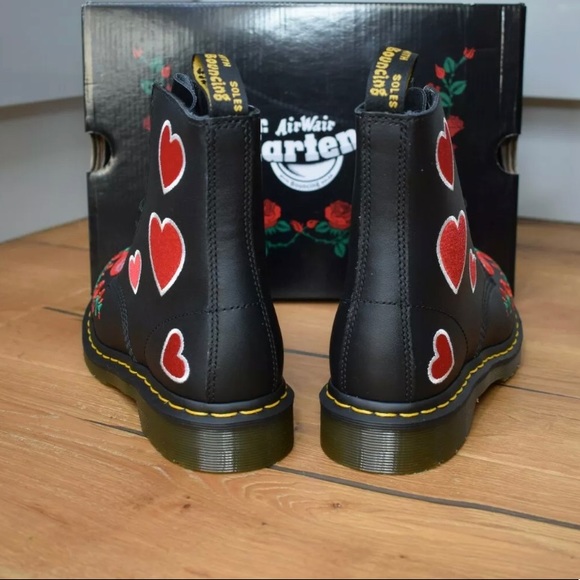 Dr MARTENS 1460 PASCAL HEARTS Black Red Embroid - Picture 8 of 12